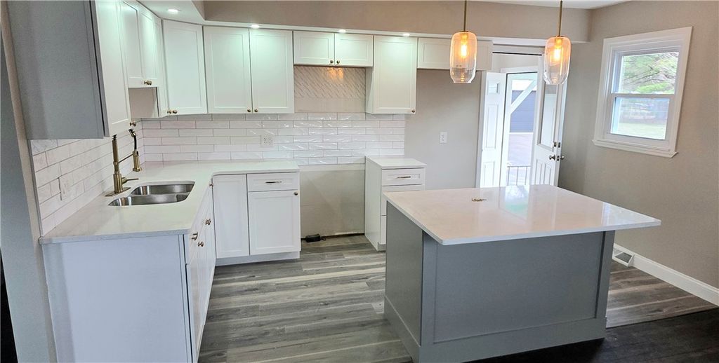 Photo of 914 w 2nd St, Elmira, NY 14905 (MLS # R1666022)