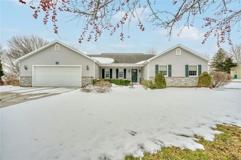 Homes For Sale - 38 Munger Street<br/> Genesee County, Bergen, NY 14416