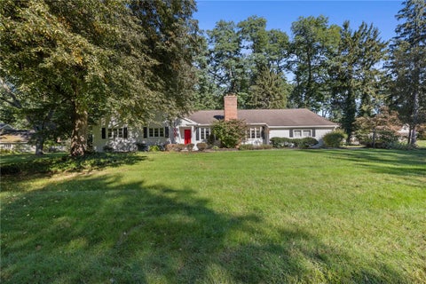 Homes For Sale - 10 New England Drive<br/> Pittsford, NY 14618