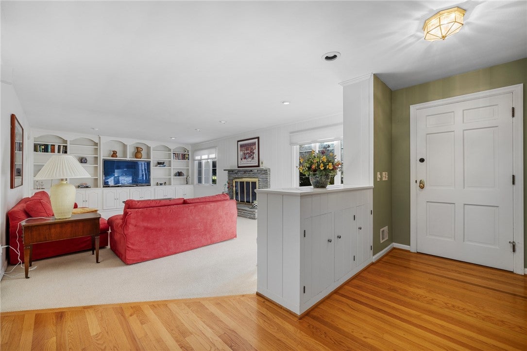 10 New England Drive