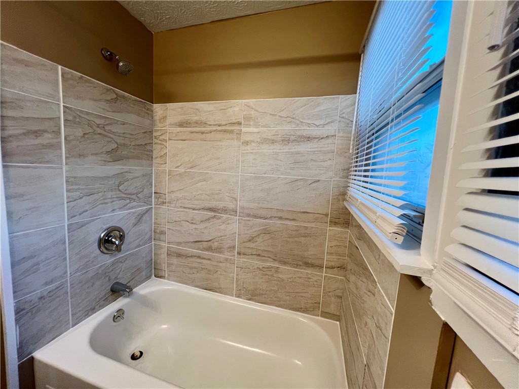 9 Quamina Dr Dr, Rochester, New York image 17