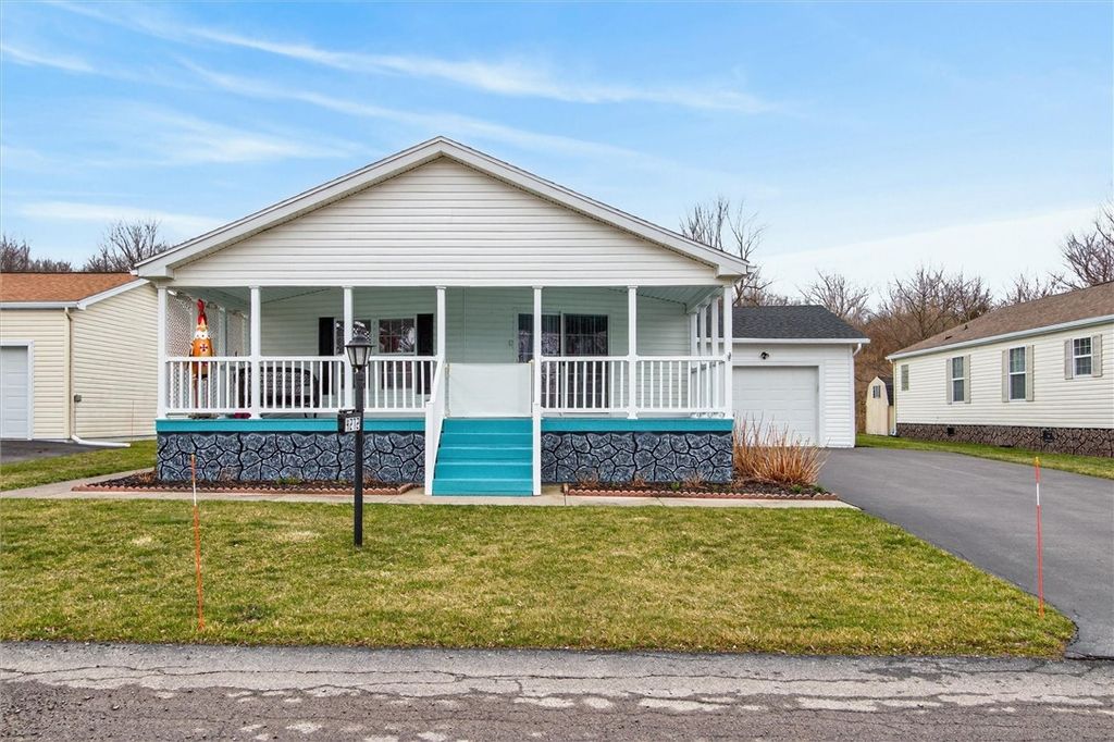 Photo of 4272 Canalside Dr, Palmyra, NY 14522 (MLS # R1666439)