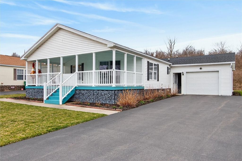 Photo of 4272 Canalside Dr, Palmyra, NY 14522 (MLS # R1666439)