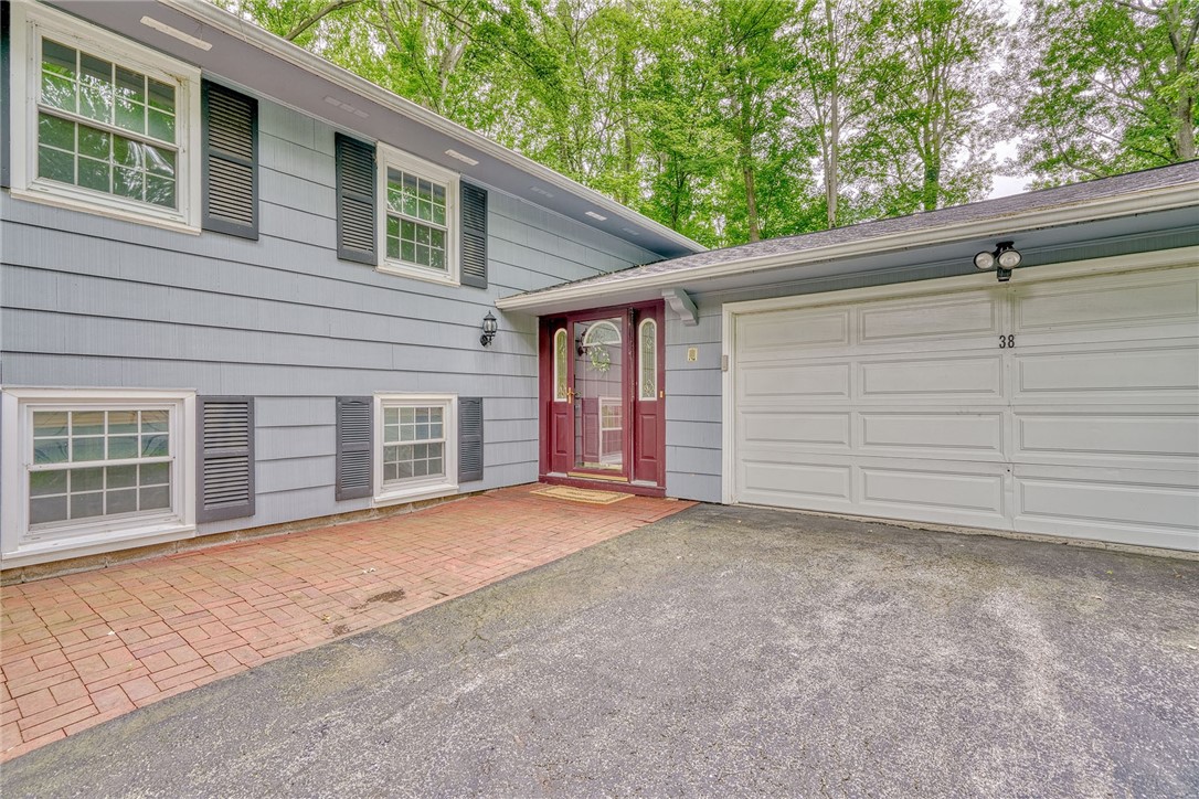 38 Bright Oaks Drive