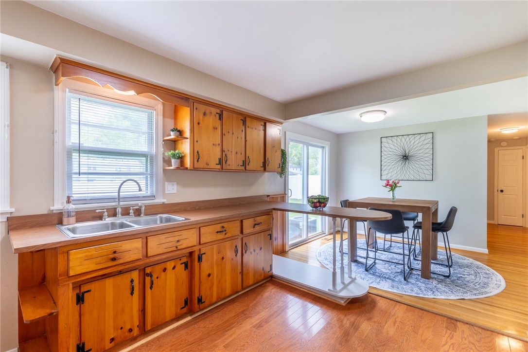 662 Beverly Drive, Webster, New York image 3