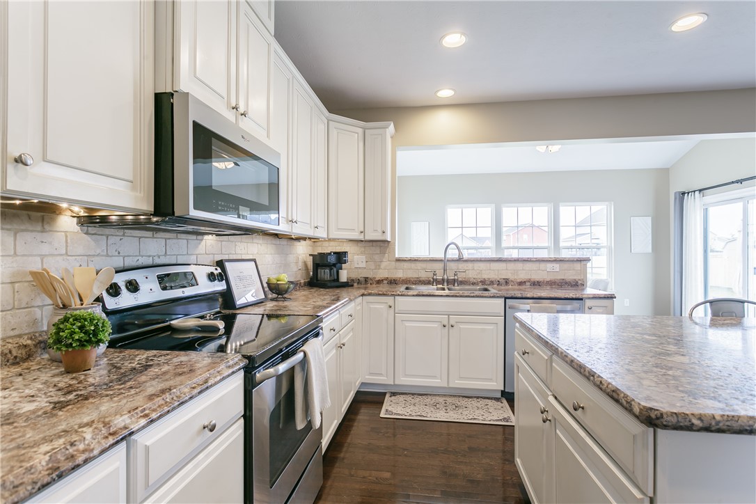 5997 Onyx Drive, Farmington, New York image 10