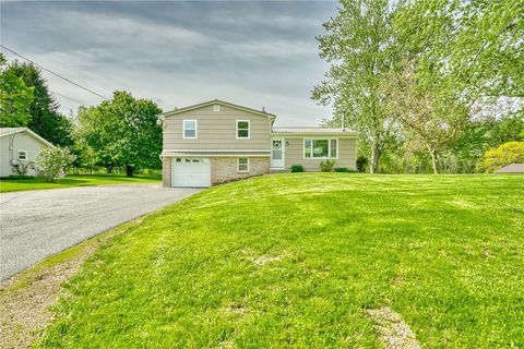 Photo of 1815 Woodard Road, Webster, NY 14580 (MLS # R1680349)