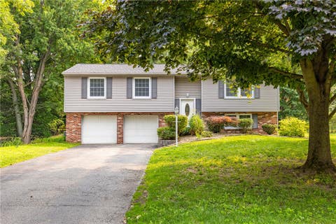 Photo of 24 Carriage Court, Pittsford, NY 14534 (MLS # R1702222)