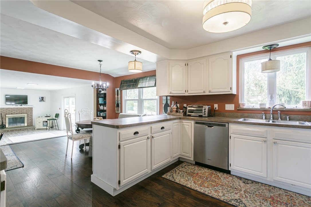 80 Havenshire Road, Penfield, New York image 8