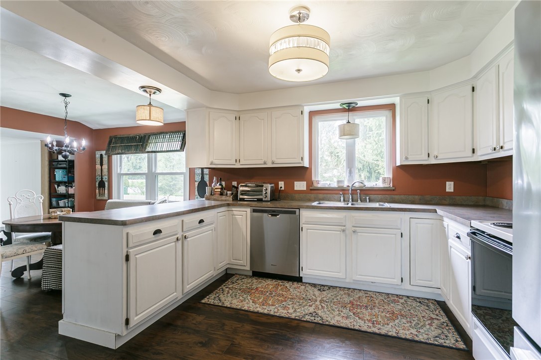 80 Havenshire Road, Penfield, New York image 10