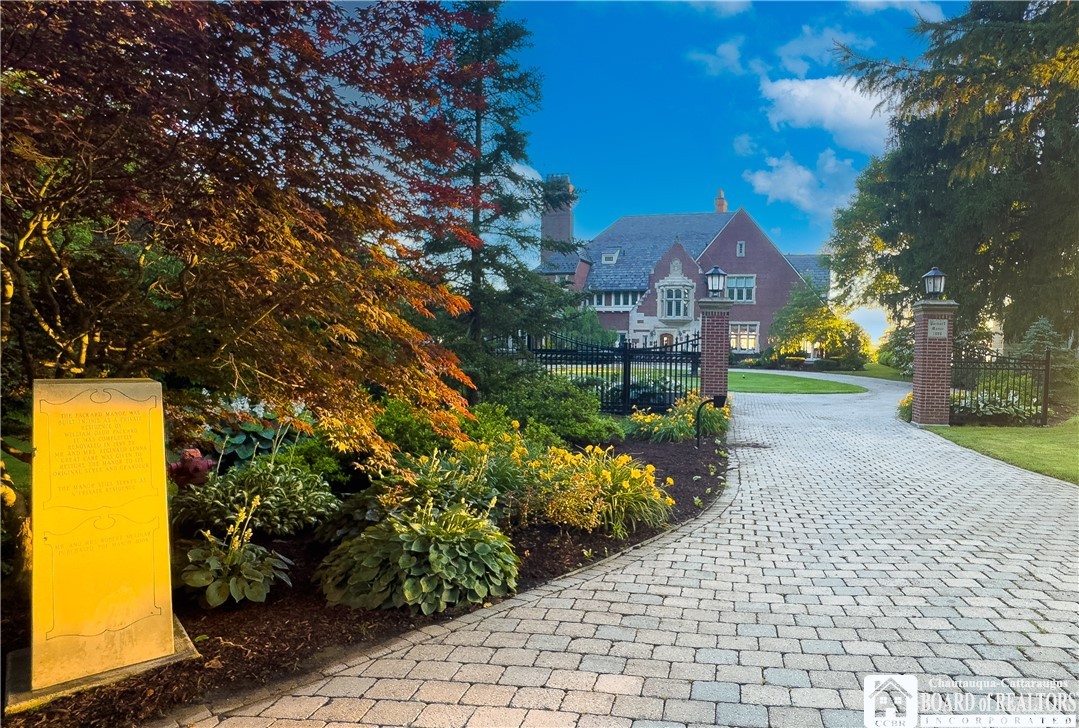 10 Elm Lane