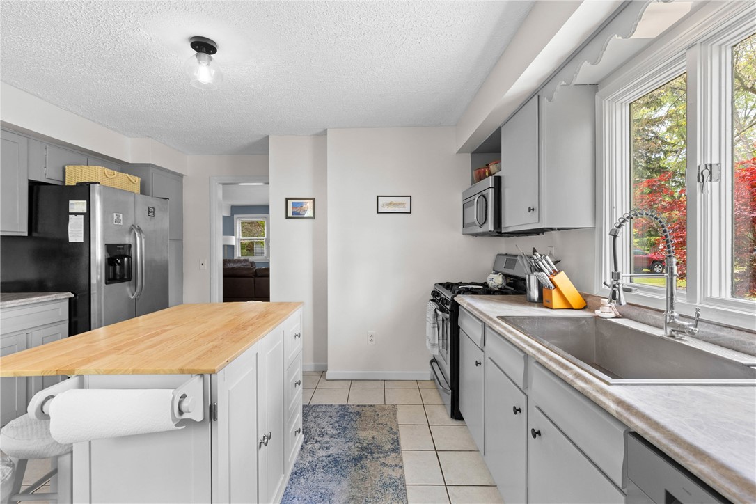 31 Rowley Dr Dr, Gates, New York image 14
