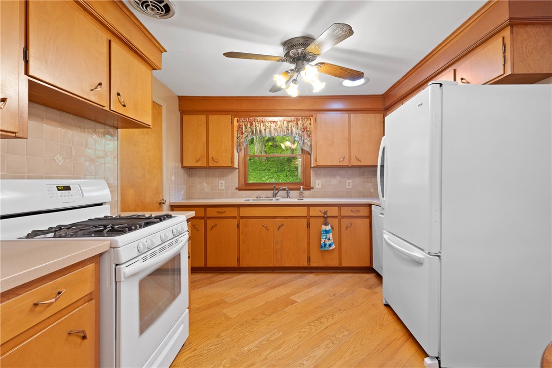 136 Cranbrooke Drive, Irondequoit, New York image 18