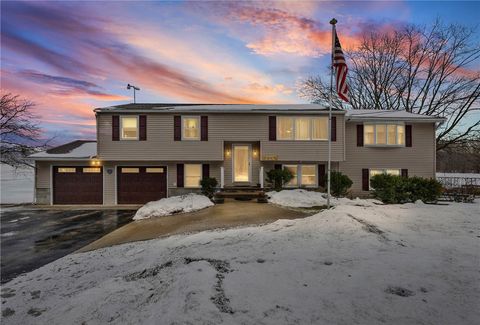 Homes For Sale - 3242 Hanagan Road<br/> Wayne County, Palmyra, NY 14522