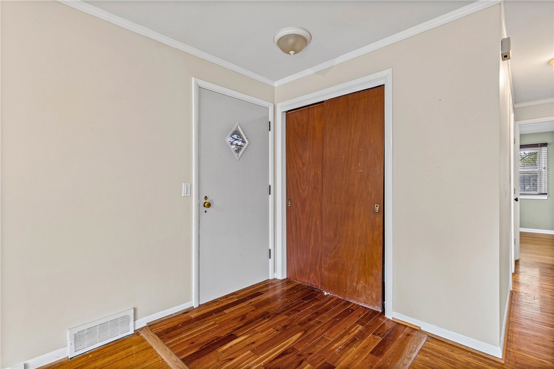 15 Valley Brook Road
