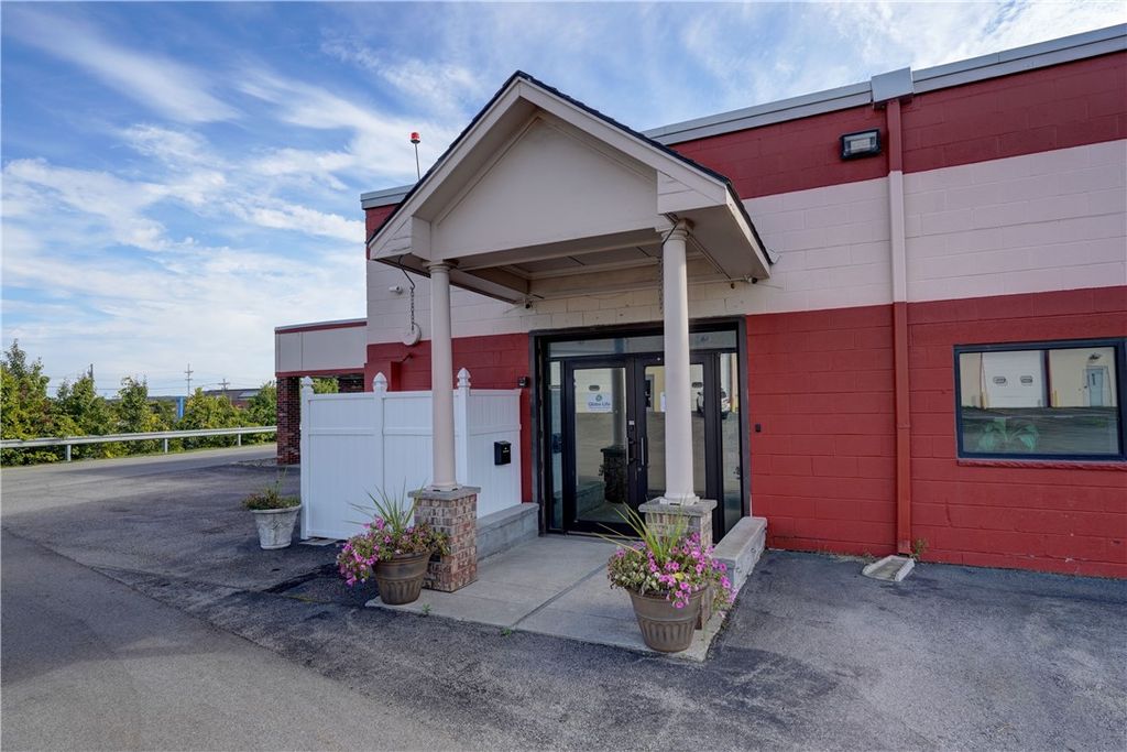 Photo of 1567 E Henrietta Road, Henrietta, NY 14623 (MLS # R1641759)