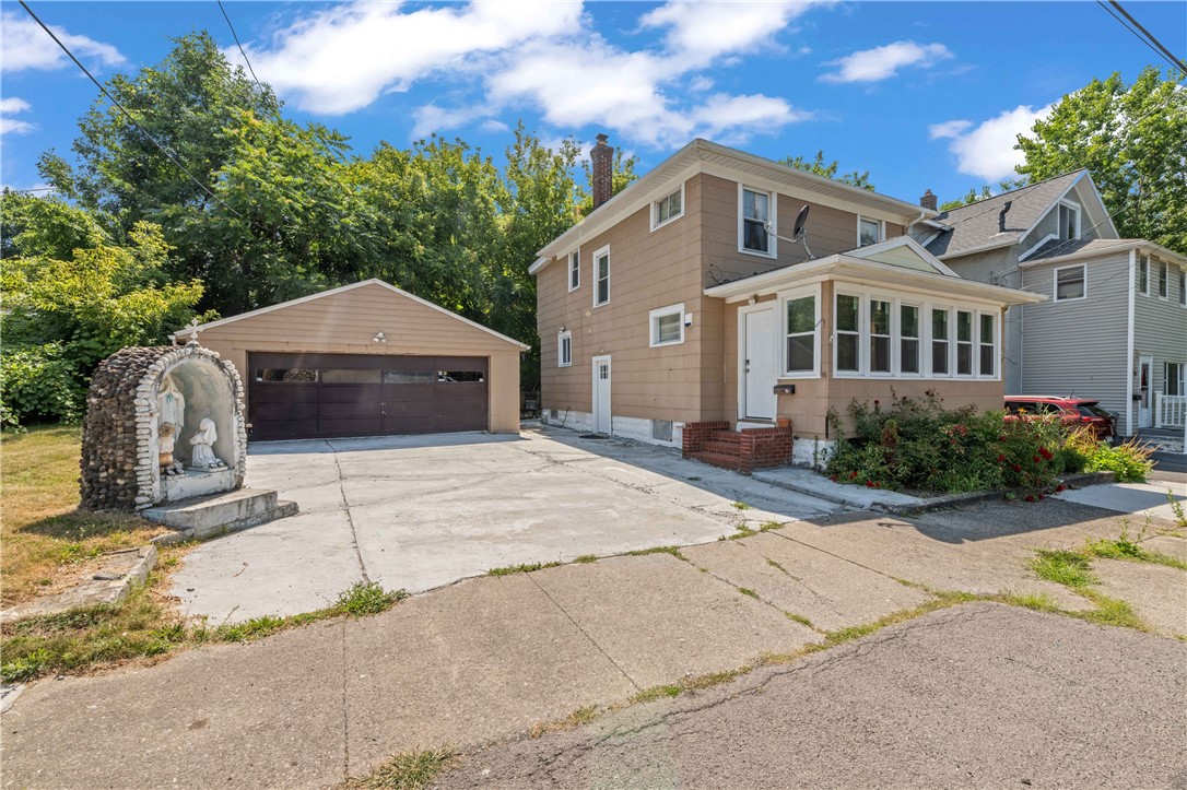 25 Lakeland Avenue