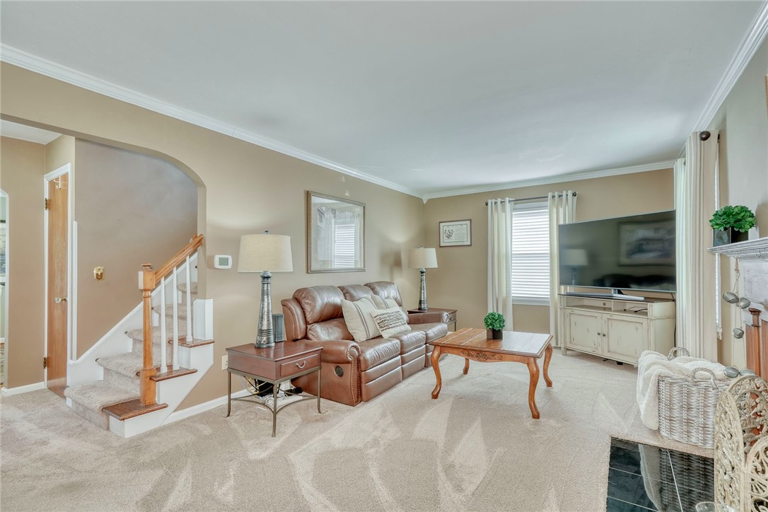 910 Roosevelt Road, East Rochester, New York image 18