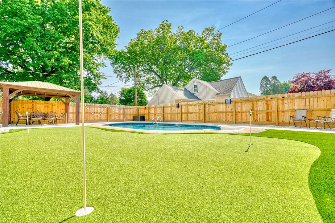 910 Roosevelt Road, East Rochester, New York image 39