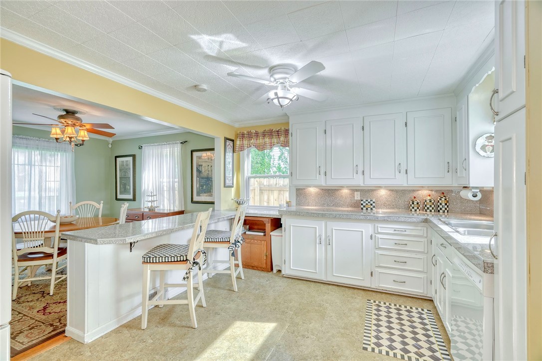 910 Roosevelt Road, East Rochester, New York image 6