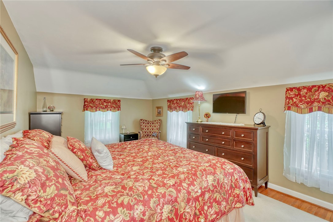 910 Roosevelt Road, East Rochester, New York image 26