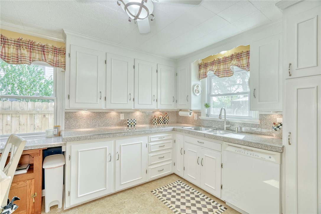 910 Roosevelt Road, East Rochester, New York image 7