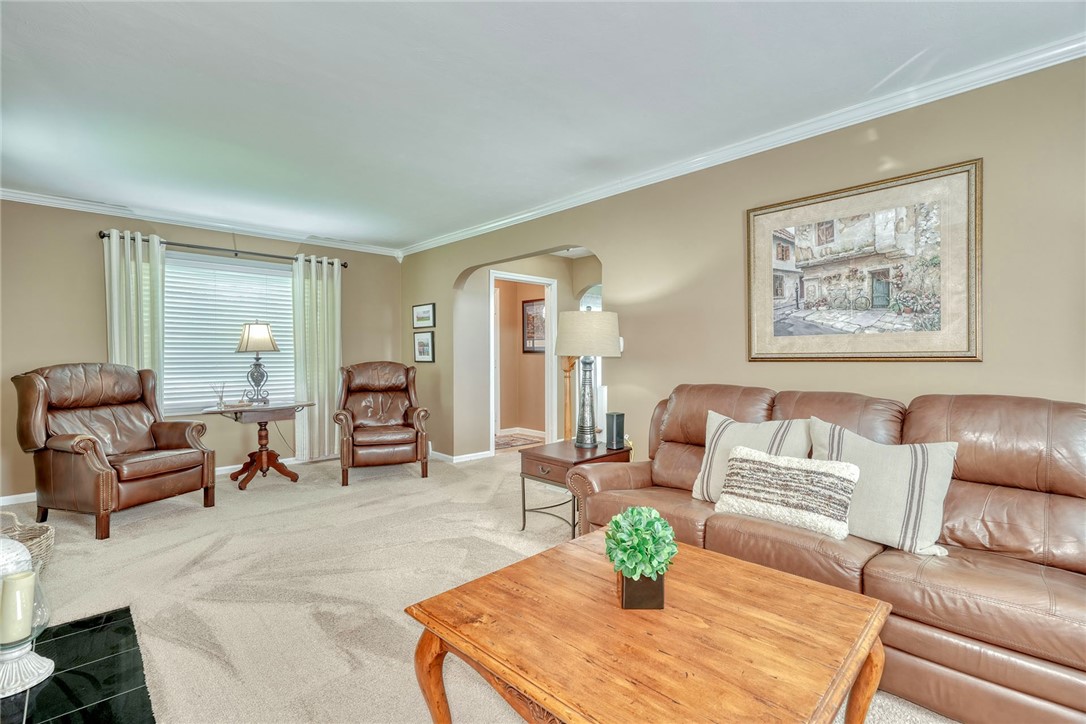 910 Roosevelt Road, East Rochester, New York image 17