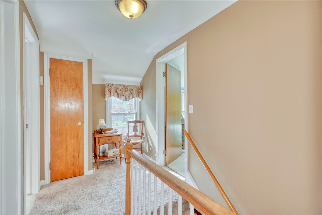910 Roosevelt Road, East Rochester, New York image 22