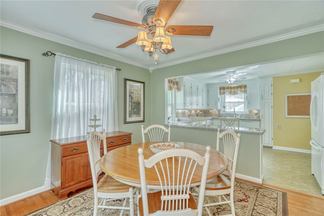 910 Roosevelt Road, East Rochester, New York image 12