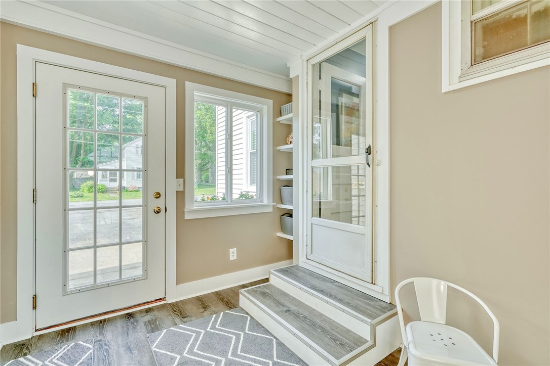 910 Roosevelt Road, East Rochester, New York image 3