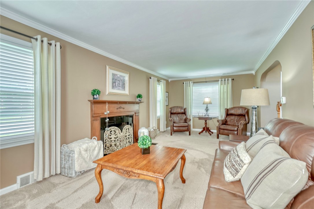 910 Roosevelt Road, East Rochester, New York image 16