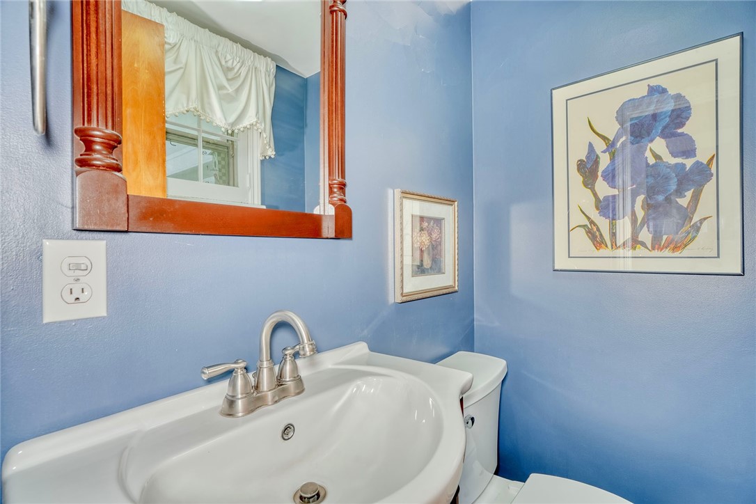 910 Roosevelt Road, East Rochester, New York image 21