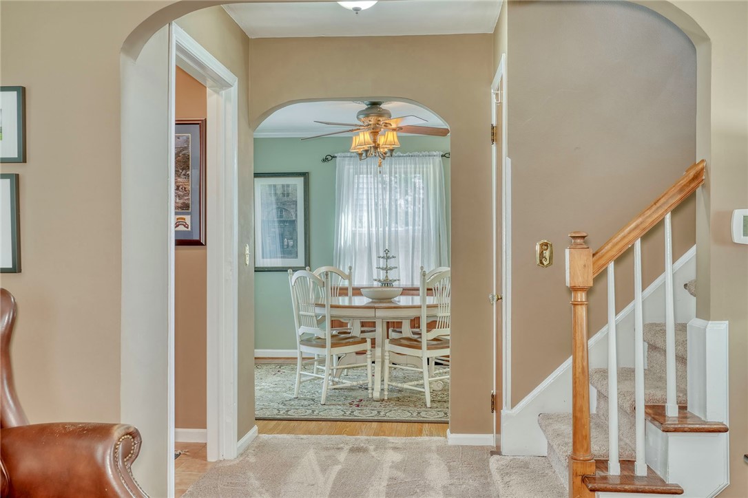 910 Roosevelt Road, East Rochester, New York image 15