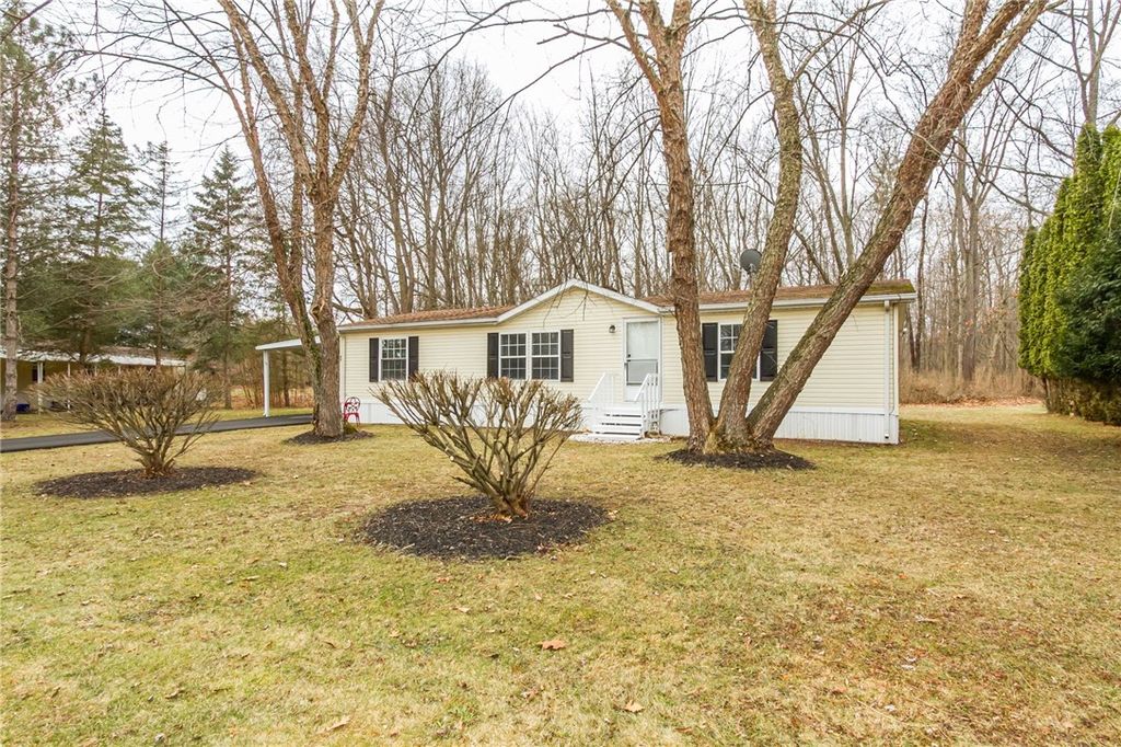 Photo of 1021 Waterloo Geneva Road, Waterloo, NY 13165 (MLS # R1666403)