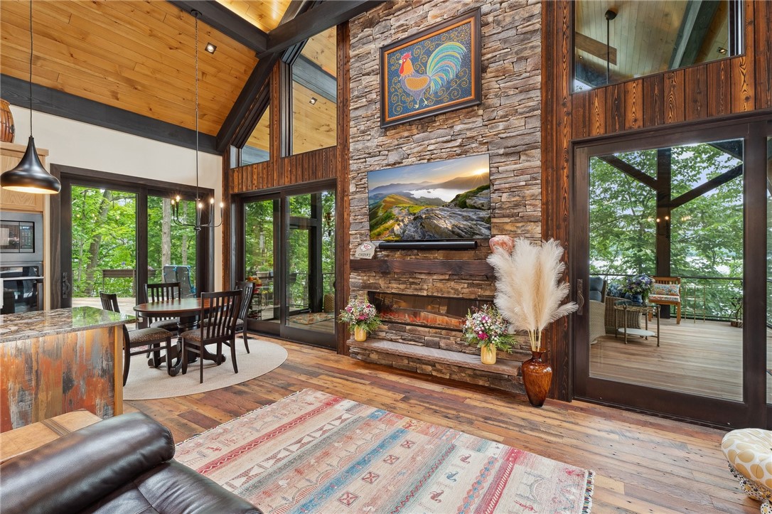 Search Properties 2 4924 basswood road