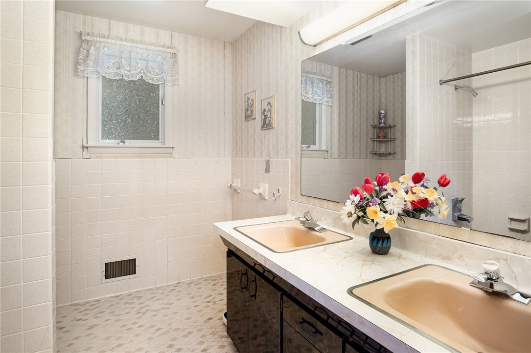 500 Saint Joseph Street, Irondequoit, New York image 31