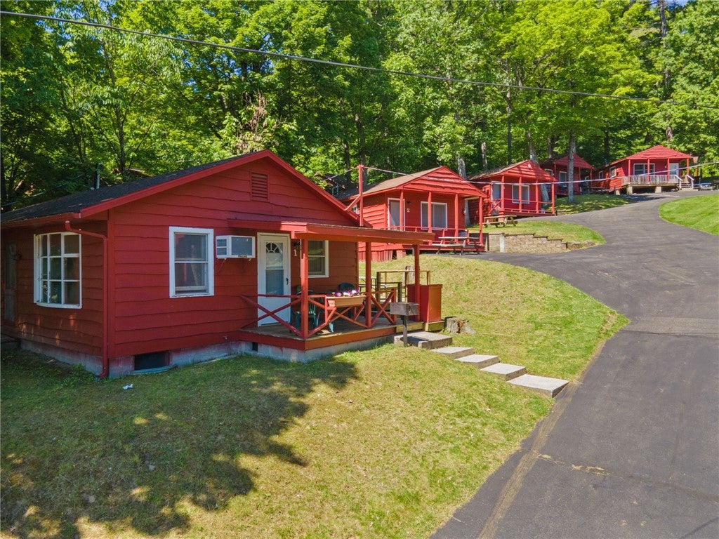 3041 Lakeshore Drive