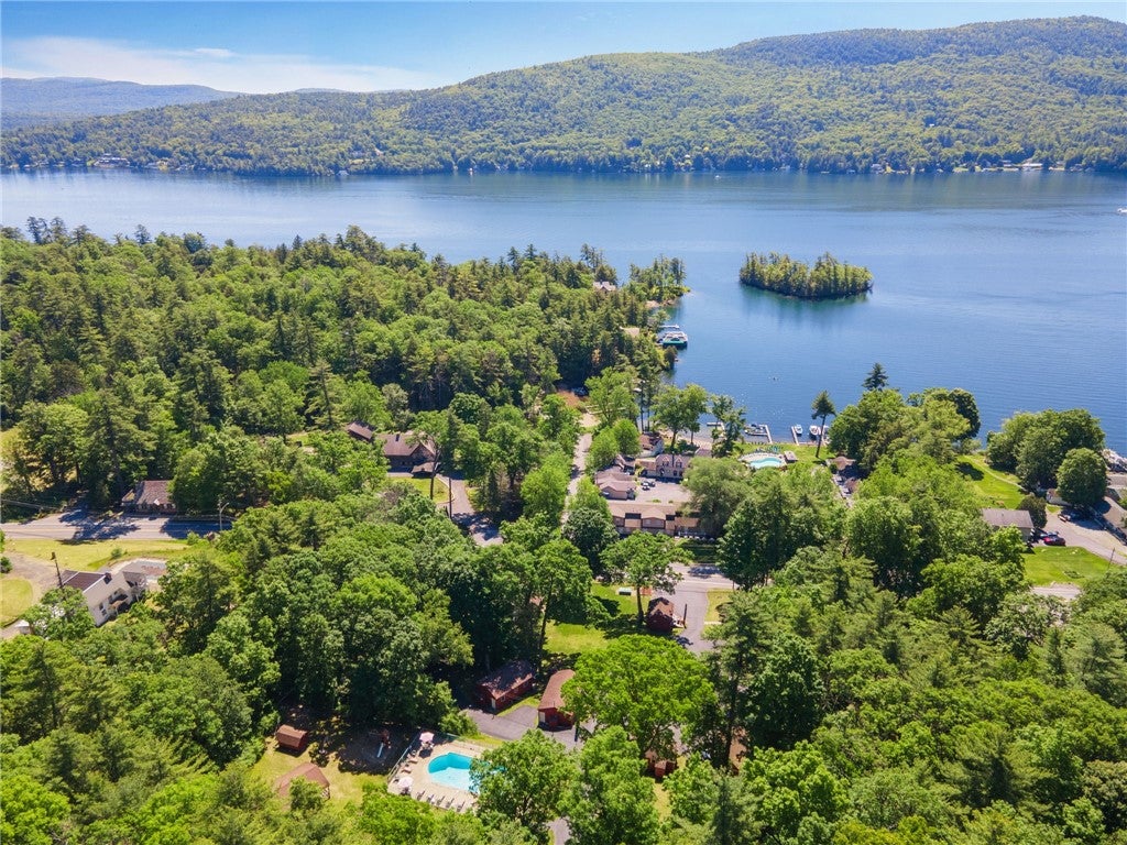 3041 Lakeshore Drive