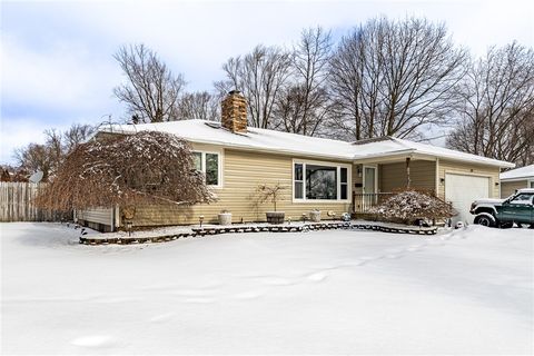 Homes For Sale - 59 Angelus Drive<br/> Irondequoit, NY 14622