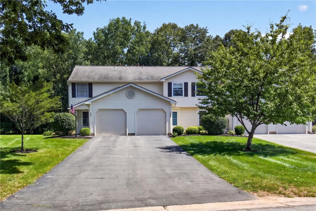 Photo of 139 Courtshire Lane, Penfield, NY 14526 (MLS # R1704072)