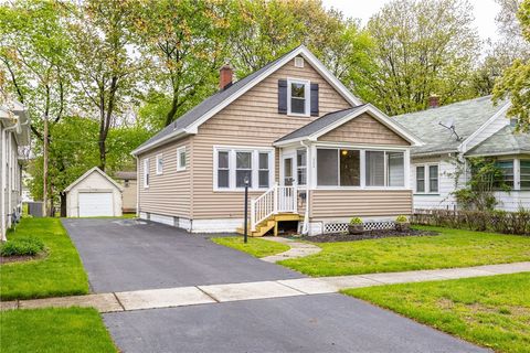 Homes For Sale - 324 Conrad Drive<br/> Greece, NY 14616