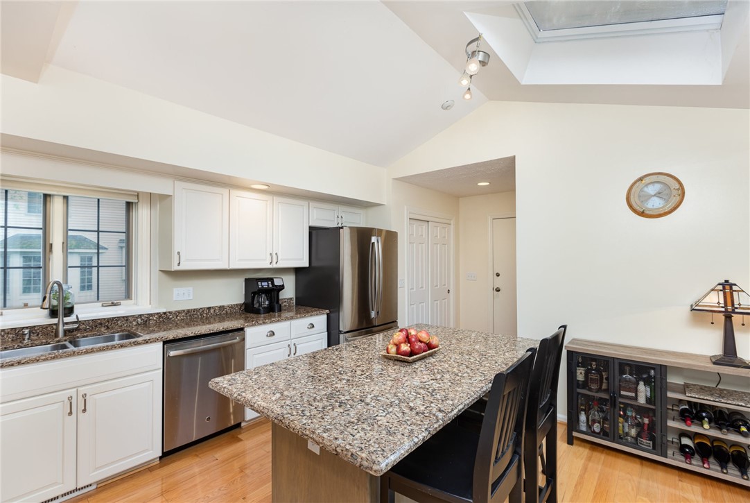716 Mariner Circle, Webster, New York image 9