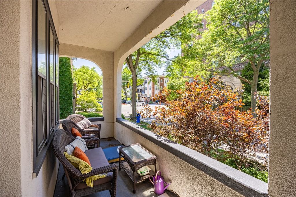 Photo of 260 Oxford Street #UP, Rochester, NY 14607 (MLS # R1673315)