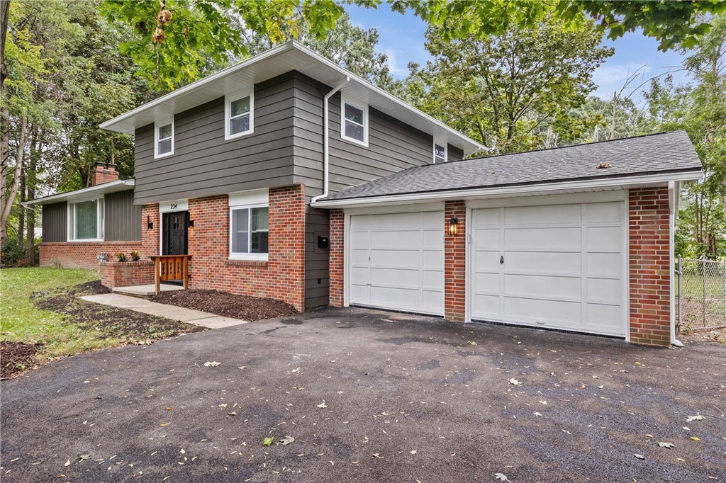 Photo of 234 Rhea Crescent, Greece, NY 14615 (MLS # R1709516)
