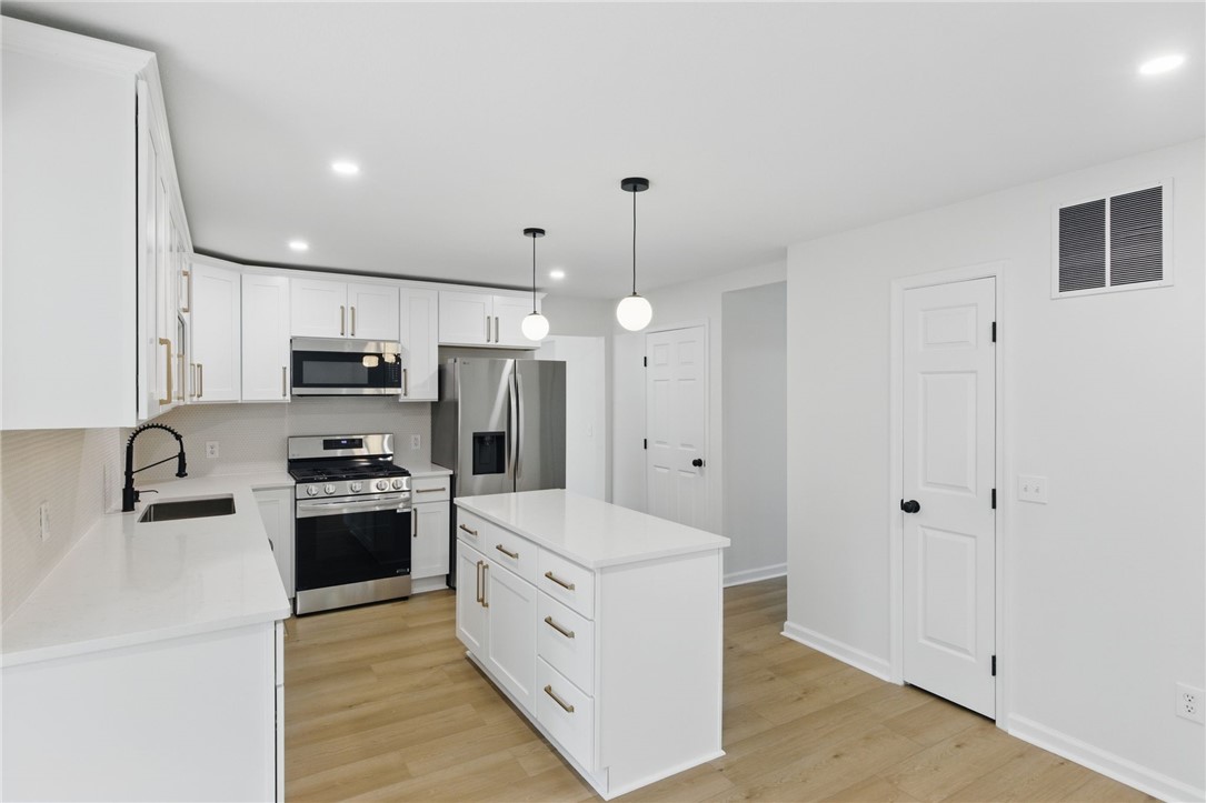 3394 Heather Brook Lane, Walworth, New York image 9