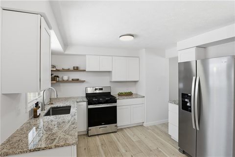 Tiny photo for 95 Spring Tree Lane, Greece, NY 14612 (MLS # R1659357)