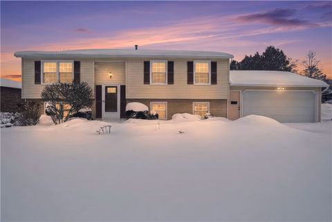 Tiny photo for 95 Spring Tree Lane, Greece, NY 14612 (MLS # R1659357)