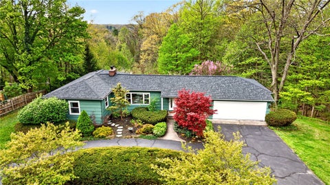 Homes For Sale - 131 Panorama Trail<br/> Monroe County, Penfield, NY 14625