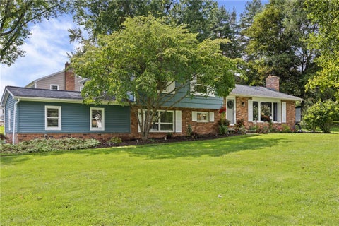 Homes For Sale - 51 Southern Hills Circle<br/> Monroe County, Henrietta, NY 14467