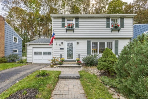Photo of 35 Gregory Hill Rd RD, Rochester, NY 14620 (MLS # R1714913)